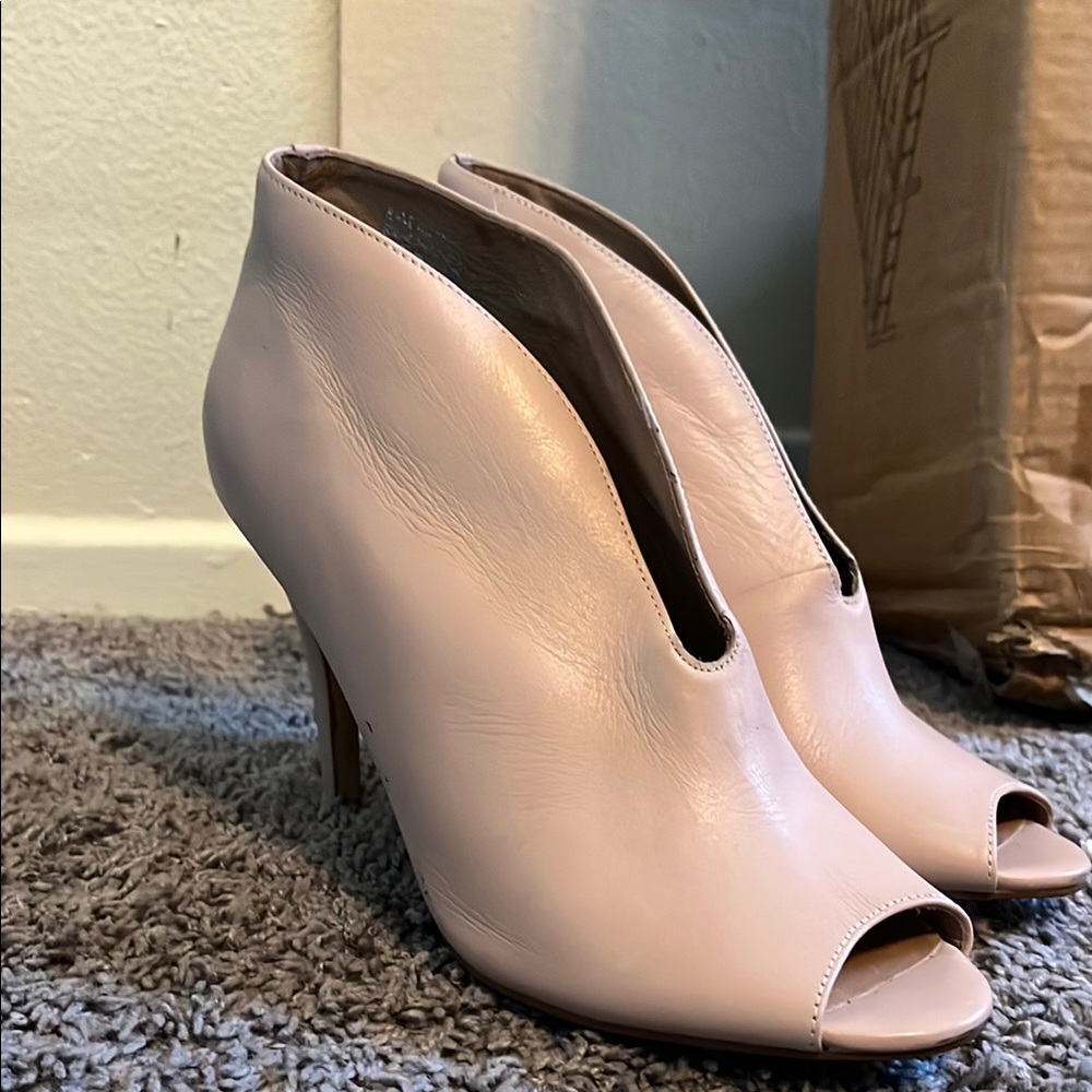 Elegant light pink Peep-Toe Heels